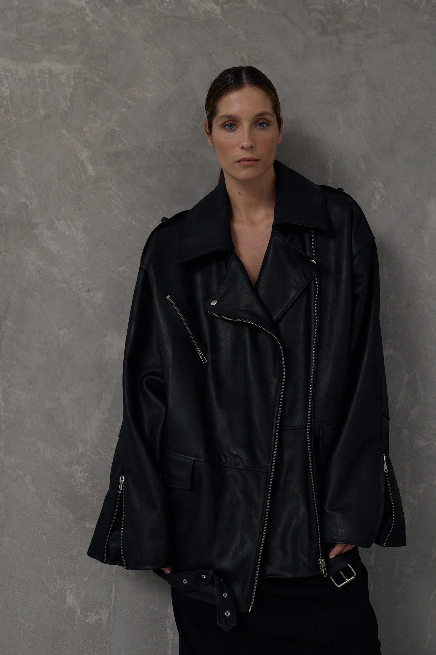 THE BLACK LEATHER SCARF — STUDIO CUT